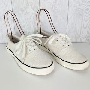 Universal Thread Women's Sneakers Size 6 White Fashion Sneakers Lace Up Textured